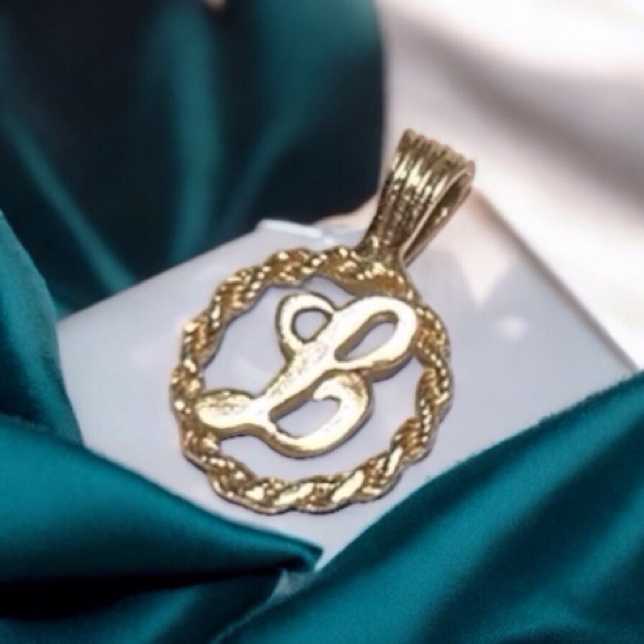 Jewelry - Solid 14k Gold Love Letter Initial L Pendant.